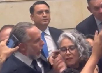 Benedetti protagoniza escándalo en el Senado tras hundimiento de la consulta popular