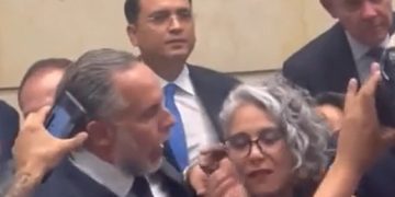 Benedetti protagoniza escándalo en el Senado tras hundimiento de la consulta popular