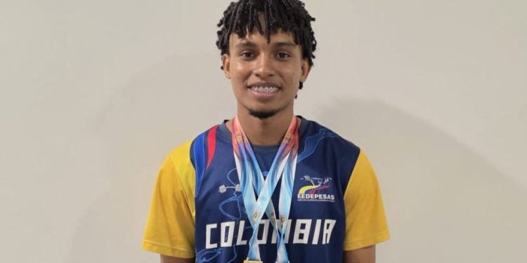 José Eber González se corona campeón mundial juvenil en levantamiento de pesas