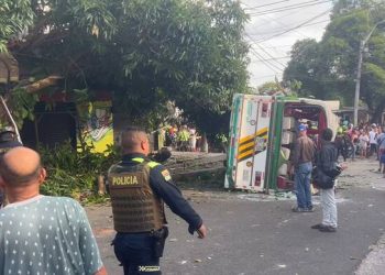 Bus pierde frenos y arrolla a varias personas en la loma de La Manga, Barranquilla
