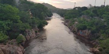 Creciente del río Guatapurí arrasa con gaviones en balneario turístico de Valledupar