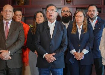 Tras caída de la consulta, Petro acusa al Congreso de “trampa” y convoca al pueblo