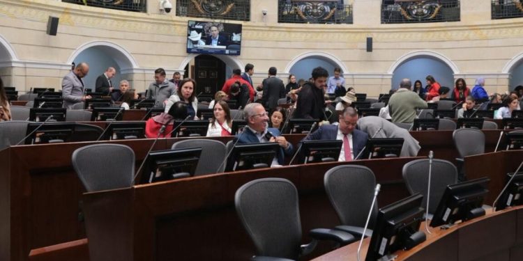 Se hunde otra vez el proyecto que buscaba reducir el salario de los congresistas por falta de quórum en el Senado