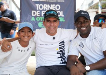 “En vez de tirar piedras, pueden patear balón”, invitación del alcalde Char en el torneo de fútbol juvenil ‘A Otro Nivel’