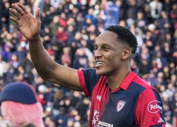 Yerry Mina renueva con el Cagliari