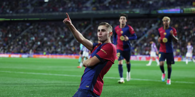 Barcelona remonta en el infierno de Zorrilla y sigue soñando con LaLiga