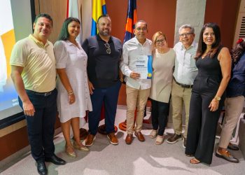 Rector de la Uniatlántico recibió reconocimiento internacional por su liderazgo en la educación superior