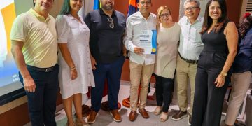 Rector de la Uniatlántico recibió reconocimiento internacional por su liderazgo en la educación superior