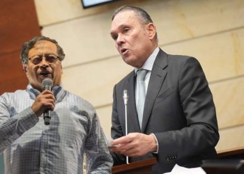 Cepeda llama al Congreso a mantenerse firme ante presiones del Gobierno
