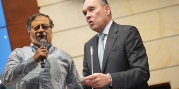 Cepeda llama al Congreso a mantenerse firme ante presiones del Gobierno