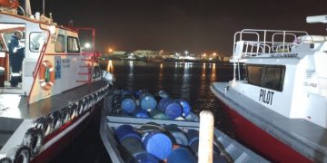 Cae red de tráfico de combustible en Esmeraldas: cinco detenidos y una lancha incautada