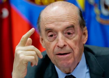 Álvaro Leyva, en pie de guerra: acusa a Petro de persecución y amenaza con ir a instancias internacionales