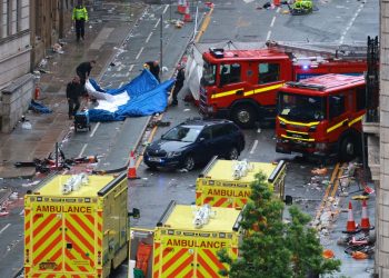 Hombre detenido tras atropellar a varios peatones durante desfile del Liverpool en el centro de la ciudad
