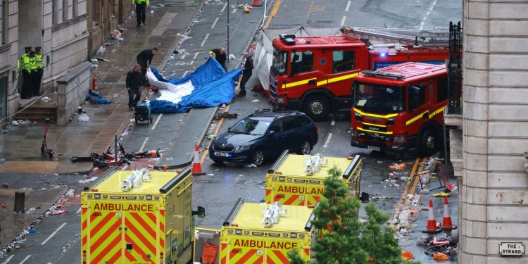 Hombre detenido tras atropellar a varios peatones durante desfile del Liverpool en el centro de la ciudad