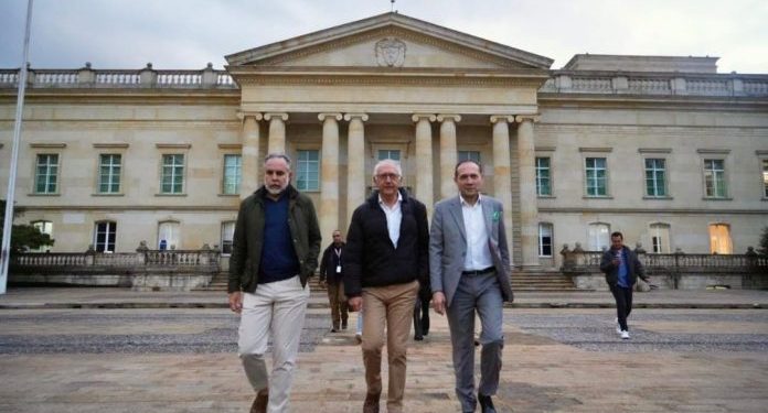 Gobierno reintenta consulta popular pese a restricciones legales