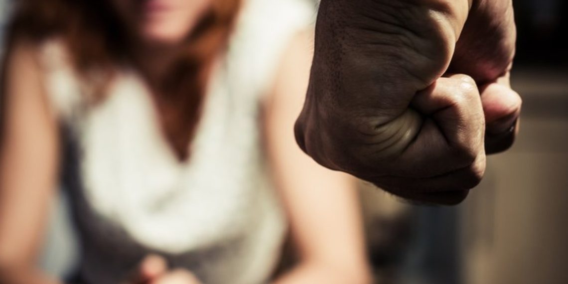Cargos a profesor universitario por violencia verbal contra compañera docente