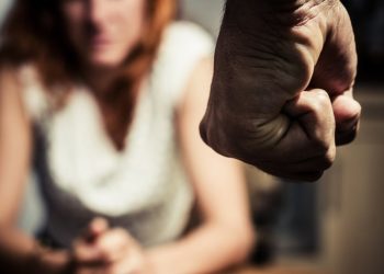 Cargos a profesor universitario por violencia verbal contra compañera docente