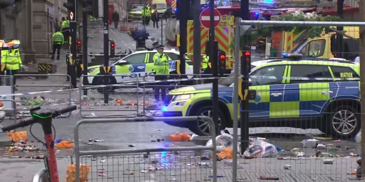 Celebración del título del Liverpool terminó en atropello masivo