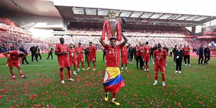 Luis Díaz festeja a lo grande el título del Liverpool