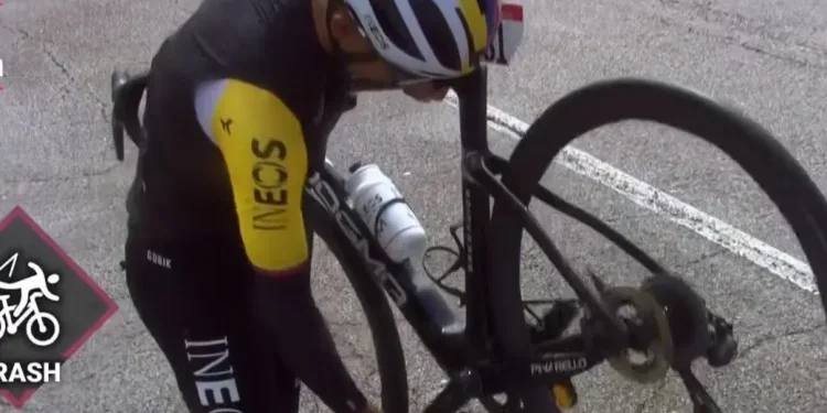 Egan Bernal sufrió una caída en la etapa 16 del Giro de Italia