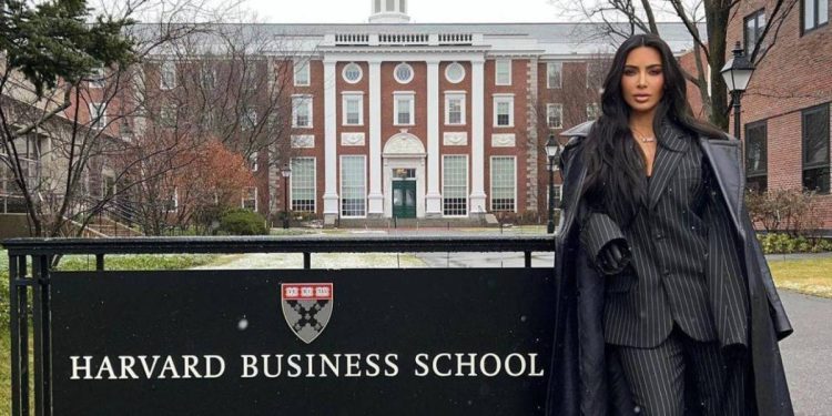 Condenan a ocho años de prisión al cerebro del robo a Kim Kardashian en París en 2016