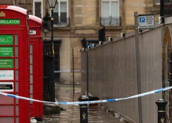 Extienden detención de sospechoso del atropello en Liverpool