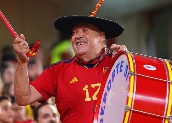 Murió Manolo ‘El del Bombo’, ícono de la afición española