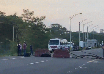 Bloqueo de vías en Córdoba por protesta contra peajes paraliza tránsito en corredores clave