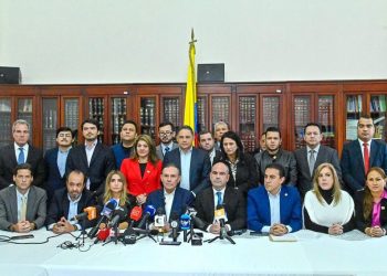 Nueve partidos políticos se declaran en sesión permanente en el Senado de la República