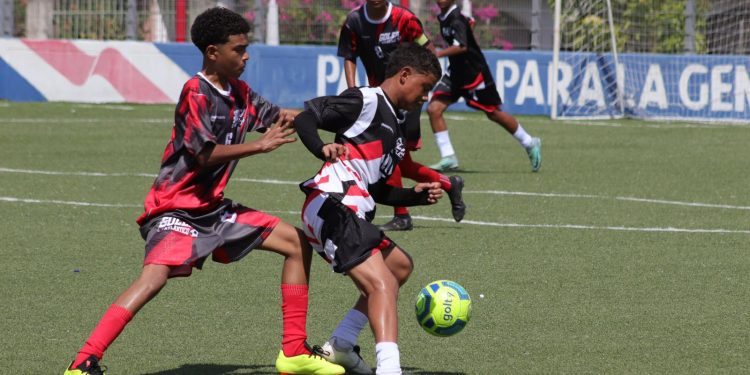 Candelaria alza el trofeo de campeón en Golea IV