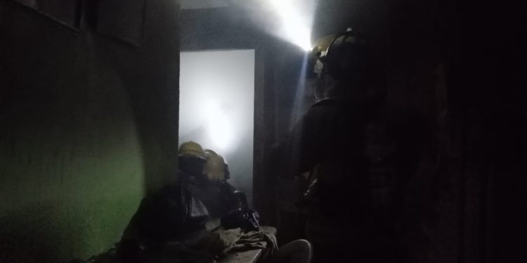 Incendio estructural en Villa Olímpica fue controlado por bomberos