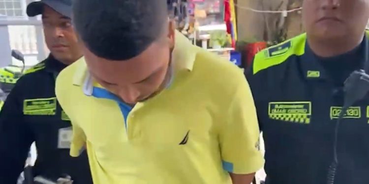 Capturan a presunto ladrón tras asalto a local de celulares en el barrio La Unión