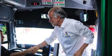 Gobernador Eduardo Verano se subió al bus de ‘La Ruta a la U’ para lanzar oficialmente el subsidio de transporte universitario