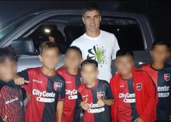 Newell’s niega sanción a niños por foto con jugador rival