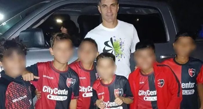 Newell’s niega sanción a niños por foto con jugador rival