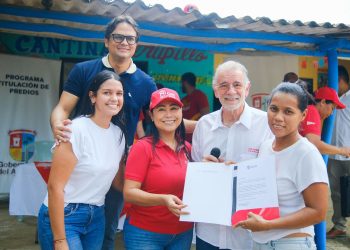 Gobernación del Atlántico entrega títulos de propiedad en Juan de Acosta