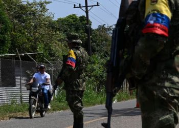 Disidencias imponen multas por no marchar contra militares en Cauca