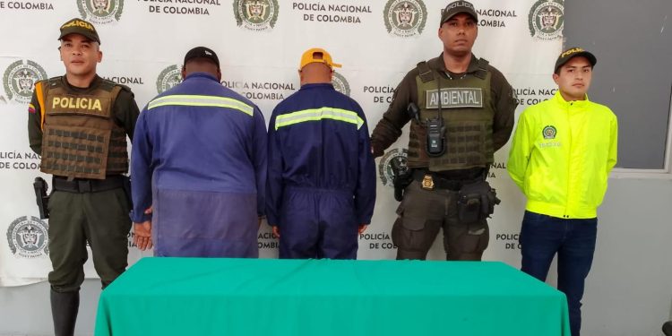 Los pillaron contaminando la ciénaga de Mallorquín: capturan a dos hombres con camión cisterna