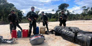 Le cortan las alas al oro ilegal: Colombia y Brasil destruyen 34 dragas en plena Amazonía