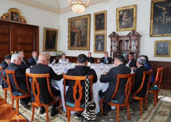 Presidente de la Corte Constitucional se retira de encuentro entre Iglesia y Estado tras inicio de debate sobre reformas