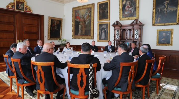 Presidente de la Corte Constitucional se retira de encuentro entre Iglesia y Estado tras inicio de debate sobre reformas