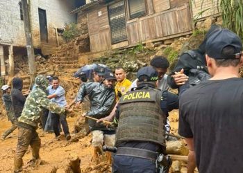 Deslizamiento en Bello deja 11 muertos y continúan labores para hallar a 15 desaparecidos