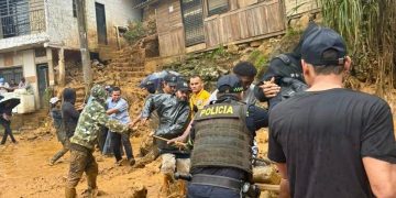 Deslizamiento en Bello deja 11 muertos y continúan labores para hallar a 15 desaparecidos