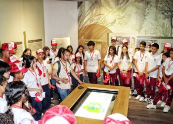 Gobernación lidera jornada cultural y pedagógica por los 120 años del Atlántico