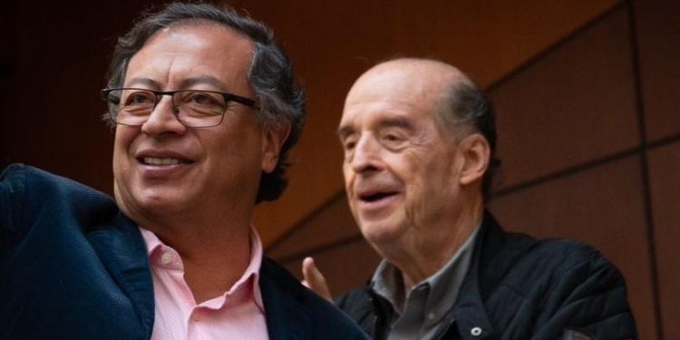 “Ruin y miserable”, canciller Sarabia reaccionó a supuesta trama de Leyva contra Petro