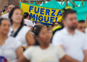 Barranquilla oró con el corazón en alto por la salud de Miguel Uribe