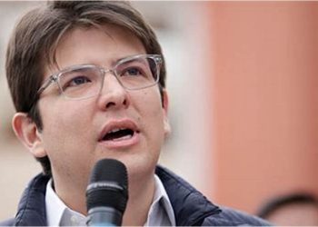 Testigo confirma que policía dijo que sicario capturado tenía celular, pero el dispositivo no aparece