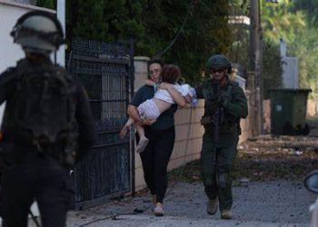 Crecen los estragos por ofensiva iraní: Israel evacúa a más de 2.700 personas y reporta 24 muertos