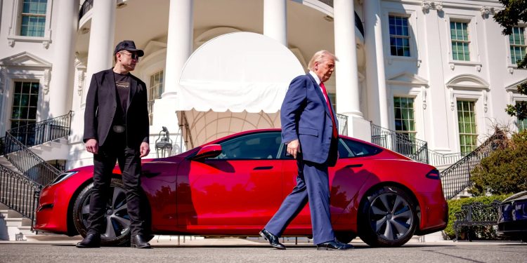 Trump evalúa vender el Tesla que compró a Elon Musk tras ruptura pública