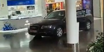 Asalto cinematográfico a joyería dentro de centro comercial en Madrid